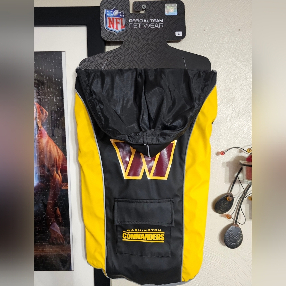 NFL Washington Commanders Dog Rain Jacket With Hood Size Large NEW with Tags